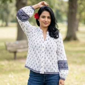 Zara☮White Button-Front Shirt with Navy Motif Sz L